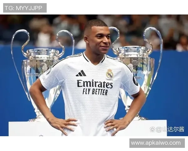 足球明星佩戴耳环的时尚风采与魅力展示图片大全集